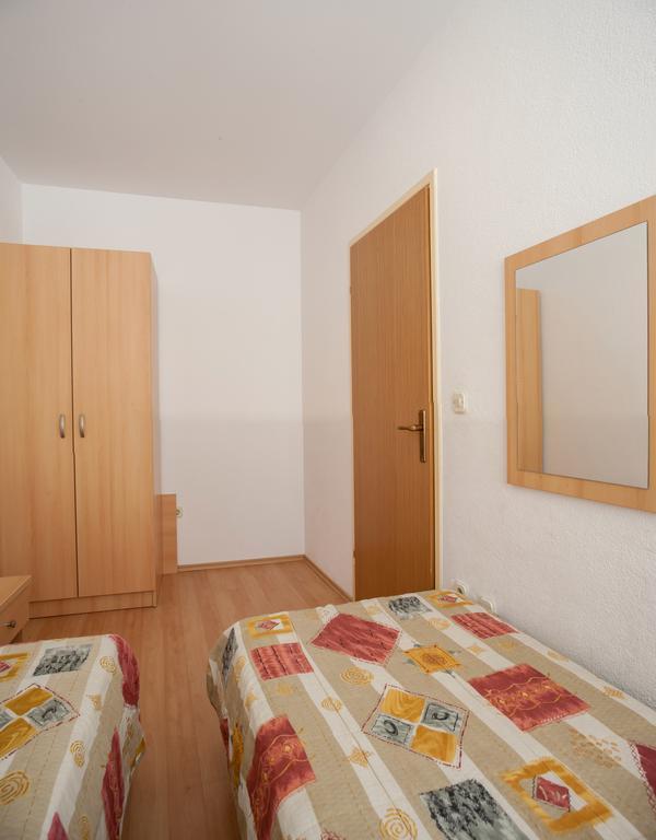 Apartments Waterfront Ivan Подгора Стая снимка