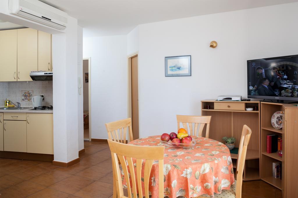 Apartments Waterfront Ivan Подгора Стая снимка