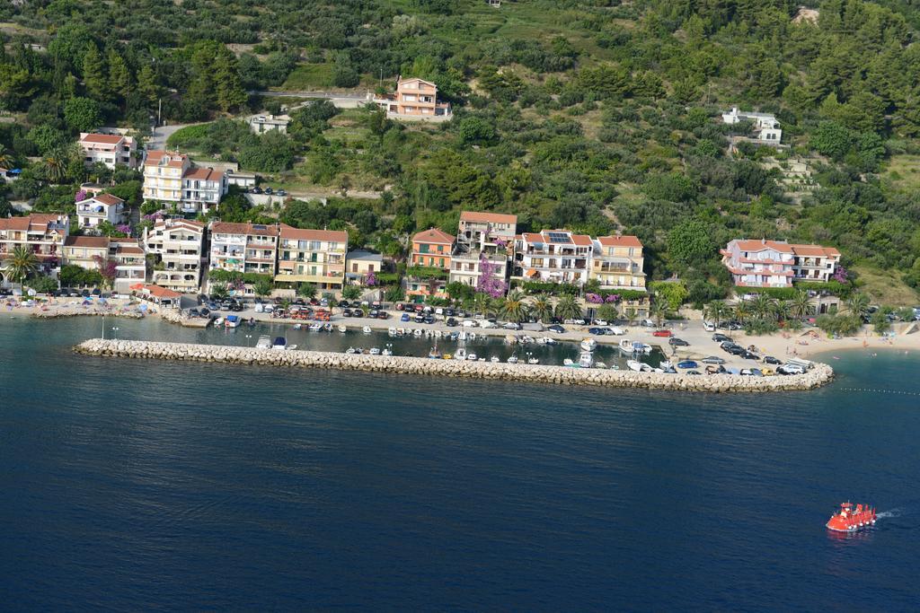 Apartments Waterfront Ivan Подгора Стая снимка
