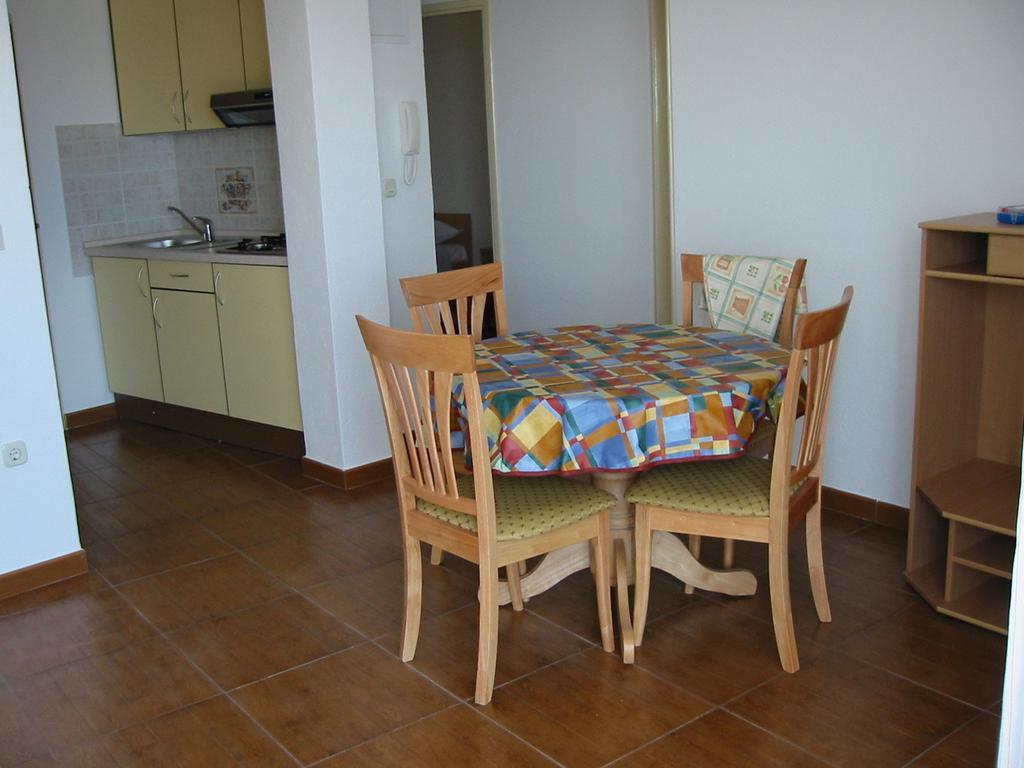 Apartments Waterfront Ivan Подгора Стая снимка